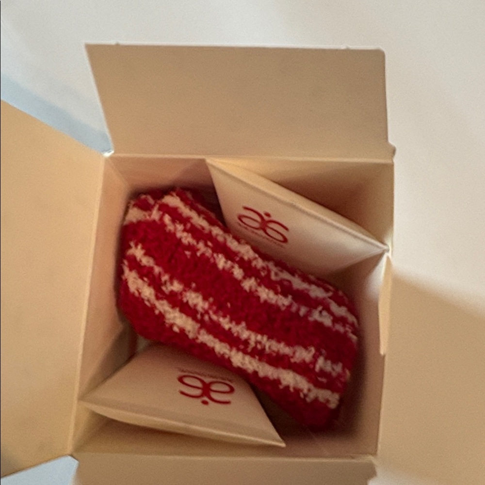 Arbonne Red and White Foot Care Set. NIB - Picture 3 of 4